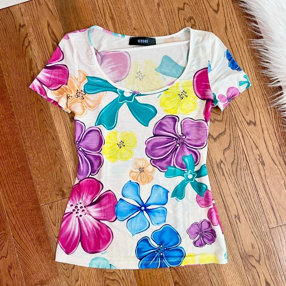 Vintage Y2K trippy floral print tee 🌸by Versus Versace